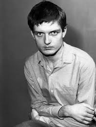 How tall is Ian Curtis?